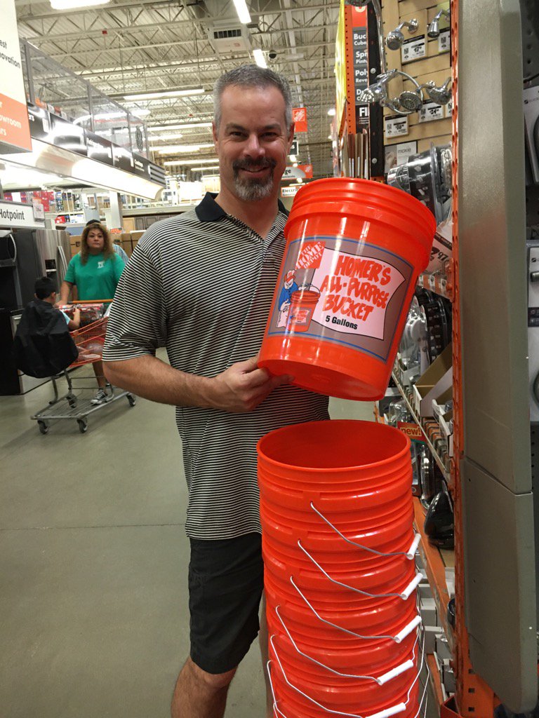 wattsMatthewC's tweet photo. @GeorgeBlackwe12 I love my local home depot and my good friend George! https://t.co/vymCCa6QJr