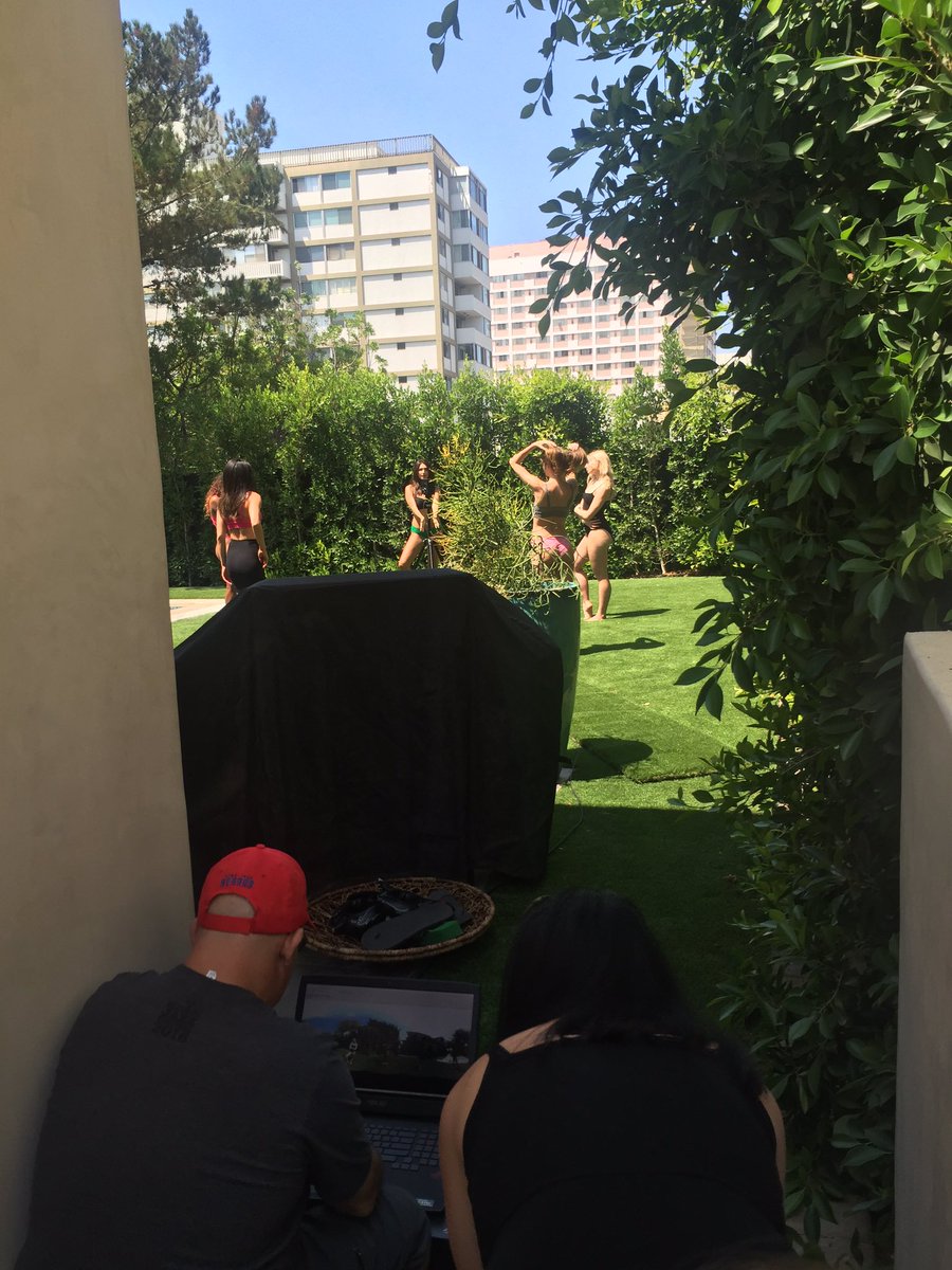 tiltvr's tweet photo. Working hard, or hardly working?#tiltvr #jeweltoned #vr https://t.co/o45LmGF1Kw