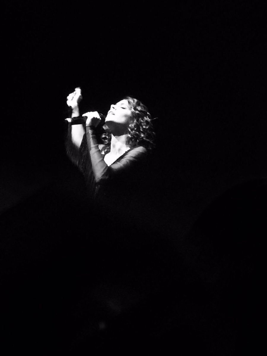 TiniLodoClari's tweet photo. En esas fotos podemos ver cuanta amor nos das, cuanta paz y luz. Brillaste como siempre  @TiniStoessel 💙 https://t.co/daFq8BBOvX