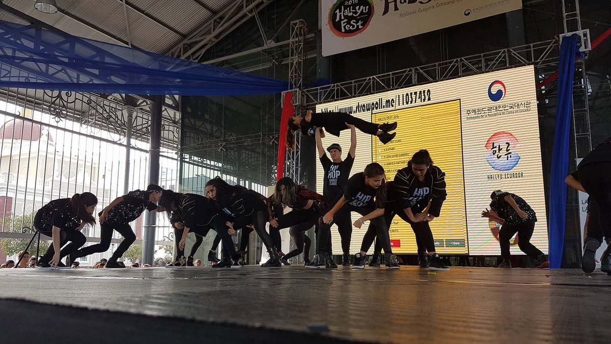 HallyuEC's tweet photo. Gracias a el grupo de baile de #YoDance https://t.co/JgYqMxJ9vC