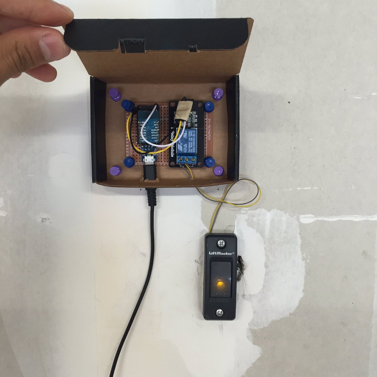 edfungus's tweet photo. Open the garage door from your phone? #esp8266 #iot #Arduino https://t.co/rZRAelI1N0