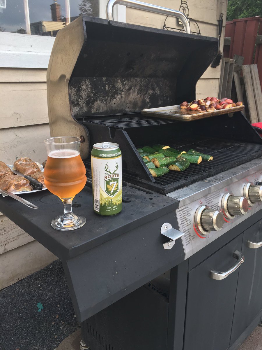 #BBQ is running, potatoes, zucchini, and steak is next.  Enjoying a #northof7 from <a href="/4degreesbrewing/">4 Degrees Brewing</a> @tobiaslegros