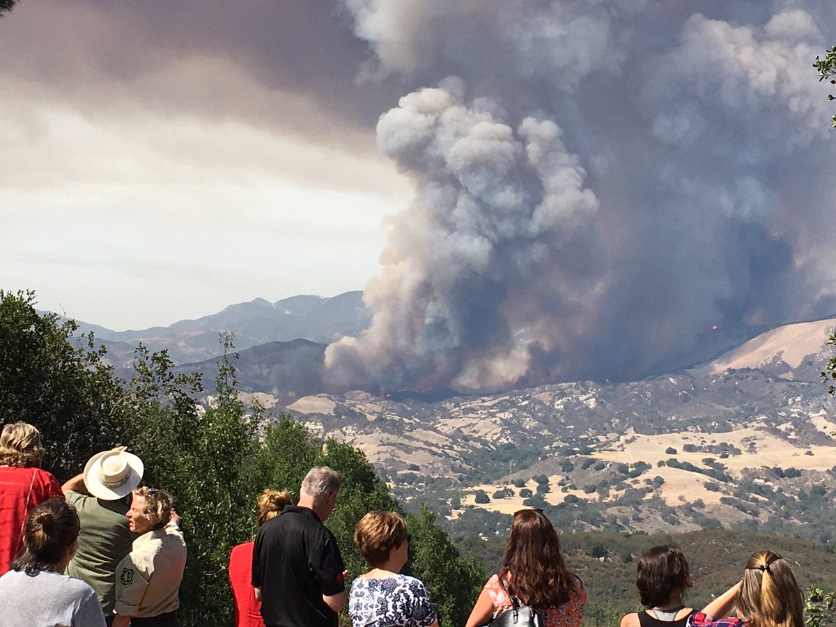 SB_NewsPress's tweet photo. Here's what #ReyFire looks like from SR 154 turnout. #SantaBarbara https://t.co/dIVwGNRa6Q