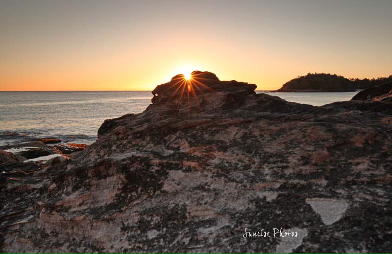 SunrisesbySandi's tweet photo. Welcome to Sunday...enjoy #sunrise #ilovesydney https://t.co/UQKwirNVIj
