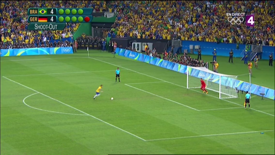 jxfranco's tweet photo. Le Brésil (enfin) champion olympique de football ! @neymarjr marque le tir au but décisif.
#BRAALL 🇧🇷🇩🇪 #Rio2016 https://t.co/BHwqYVciAW