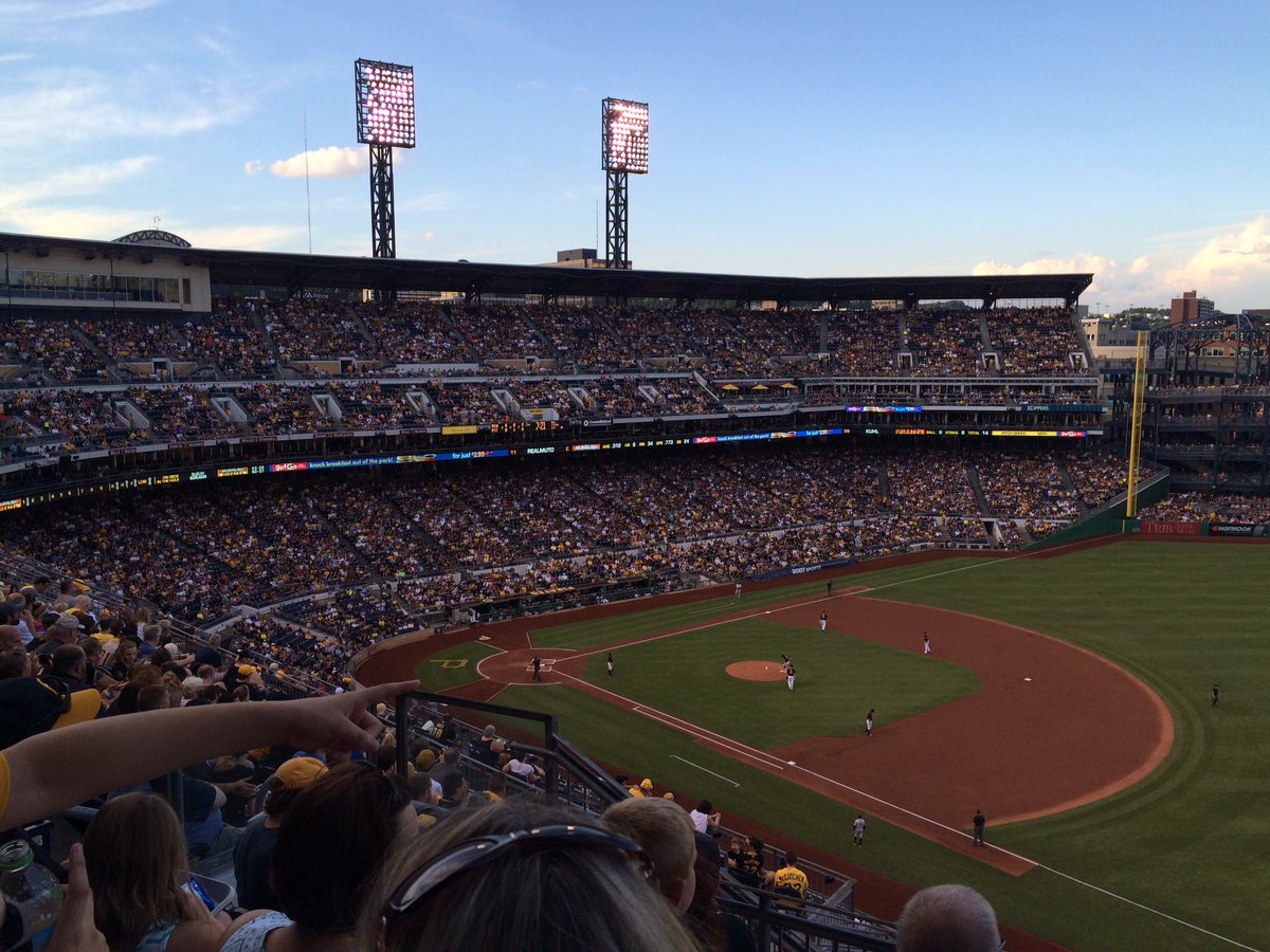 2SICK_TEES's tweet photo. Nothing like a ball game in Pittsburgh! #LetsGoBucs https://t.co/Er8A8ocqcC