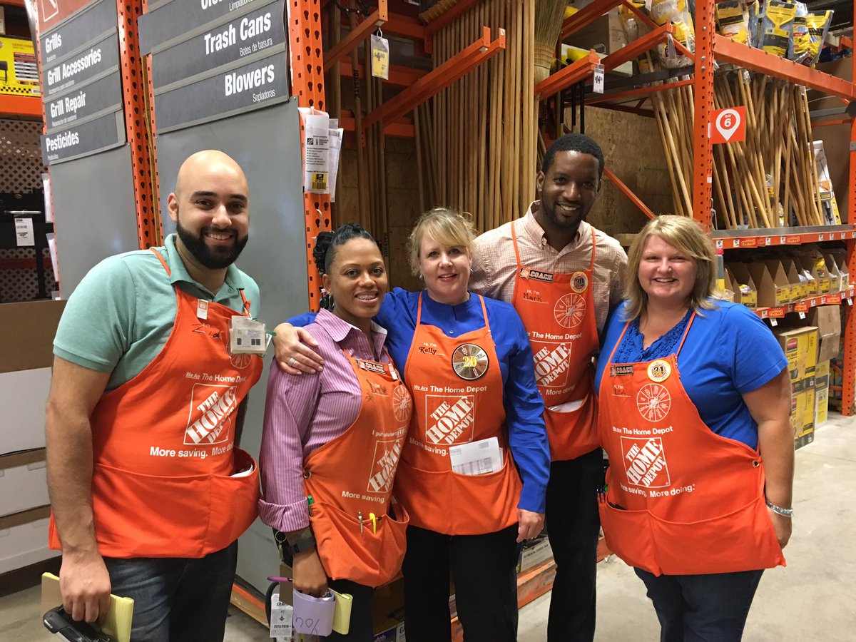 crystal_hanlon's tweet photo. A Great Day with Kelly and Team 2757!  Awesome job!  A Bolt Admirer in store!!! https://t.co/xgiyAVon24