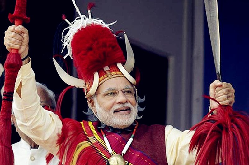 XHNews's tweet image. Name woven in gold pinstripes,#ModiSuit is new fashion, breaks @GWR. Congrats, @narendramodi xhne.ws/4jHq4