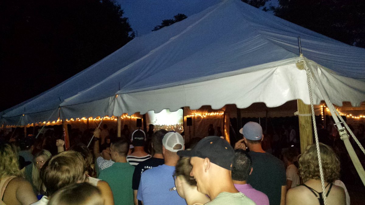 mamradio's tweet photo. @thehipdotcom take over @riverfestelora! #InGordWeTrust @CBC #HipInKingston #HipDay #riverfriends #RFE16 #cdnicon https://t.co/d4Q5JrJlg1