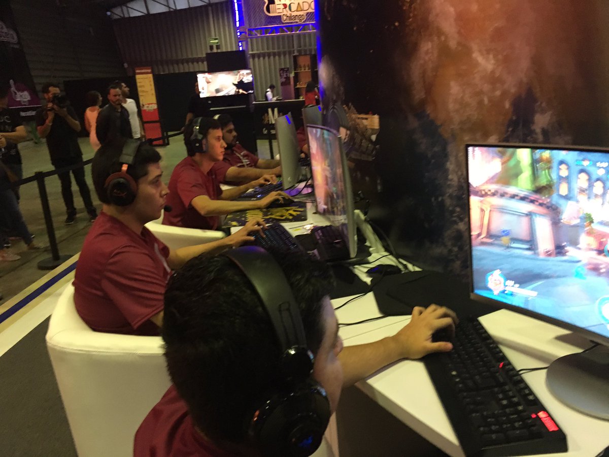Elgusrodriguez's tweet photo. En la final @OverwatchLatAm el equipo @6sensemx vs Quetzal por 6 #curvedmonitor de Samsung #allwaysinside https://t.co/VY7pF29NSo