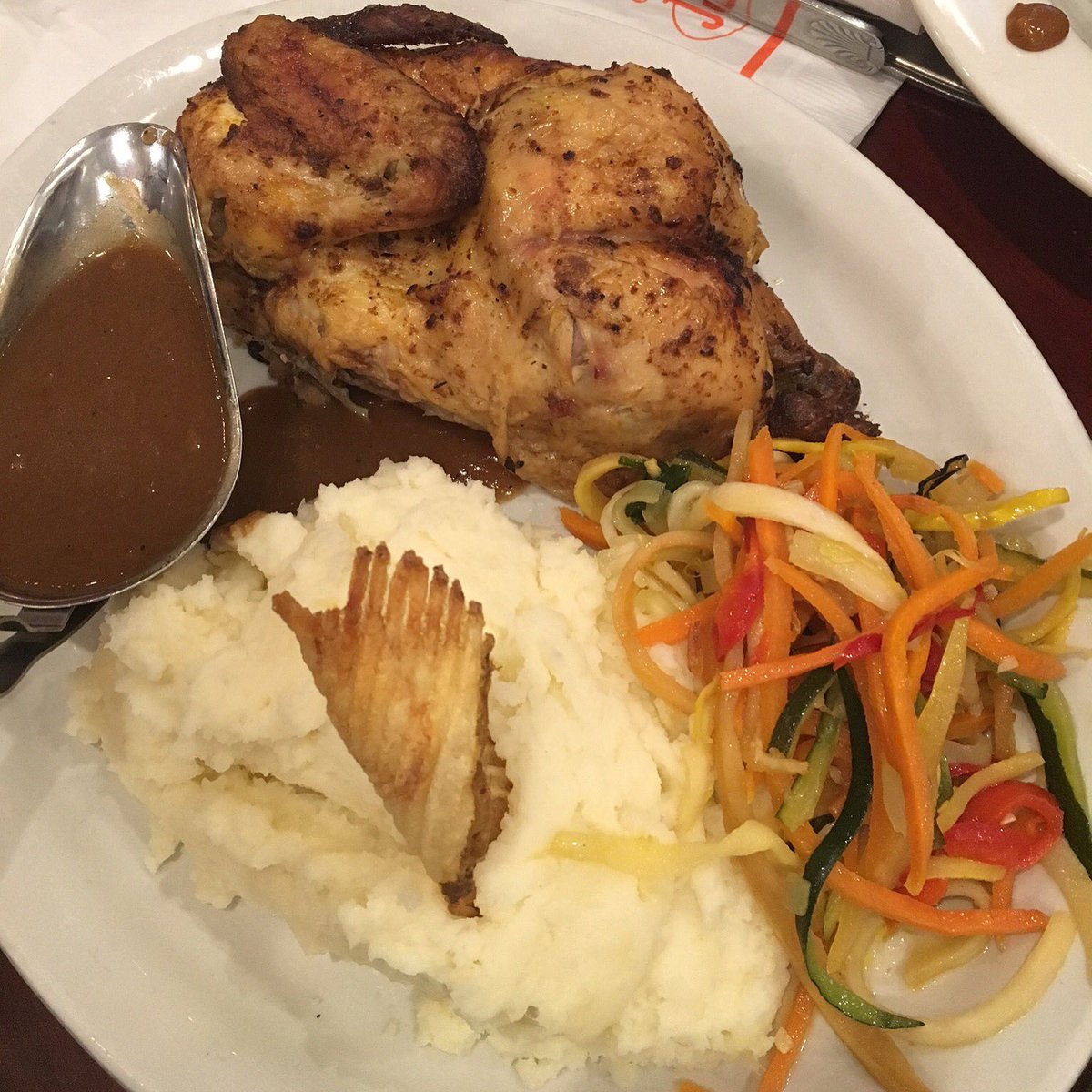 ErrolSpenceJr's tweet photo. Post weigh in meal today in 🙌🏾🙏🏾 thank you @JuniorsCheeseck for always gettin it done for me when fighting in NYC !! https://t.co/NPySWl3LNa