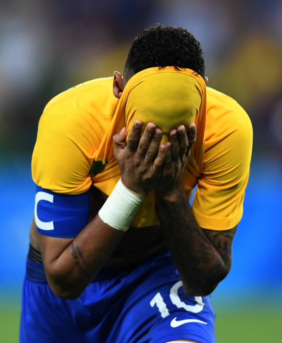 XHSports's tweet photo. Olá,amigos! Can we trade with you? 10 gold medals for 1 football gold https://t.co/mXRW8BxICR
