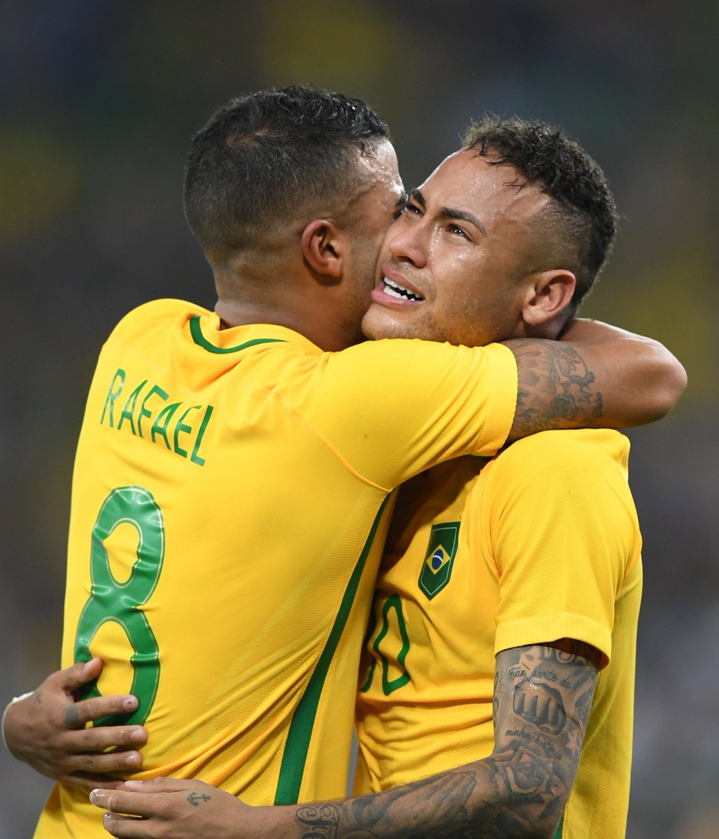 XHSports's tweet photo. Olá,amigos! Can we trade with you? 10 gold medals for 1 football gold https://t.co/mXRW8BxICR