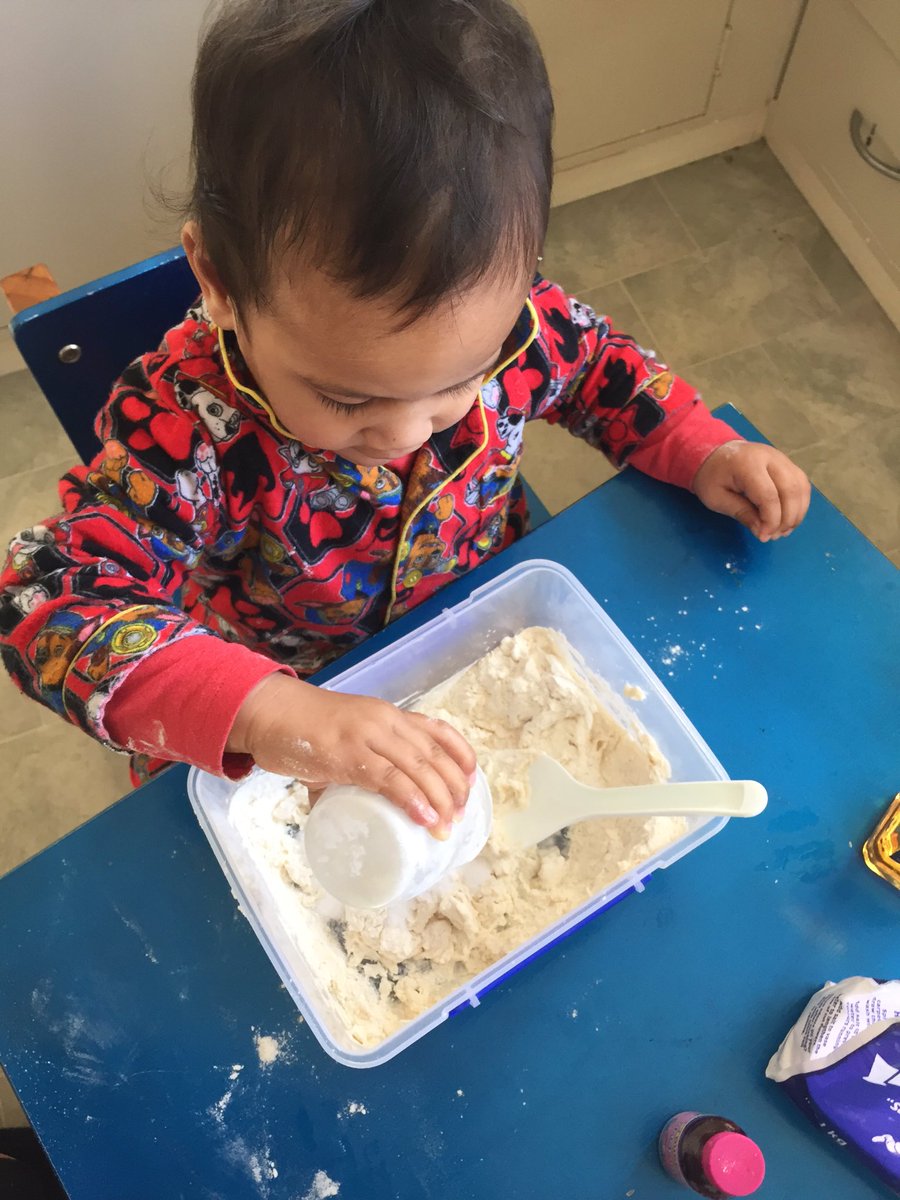 melmelemel's tweet photo. Made playdough with my clever boy this morning! #sciencefortoddlers https://t.co/RI5oy0yojP