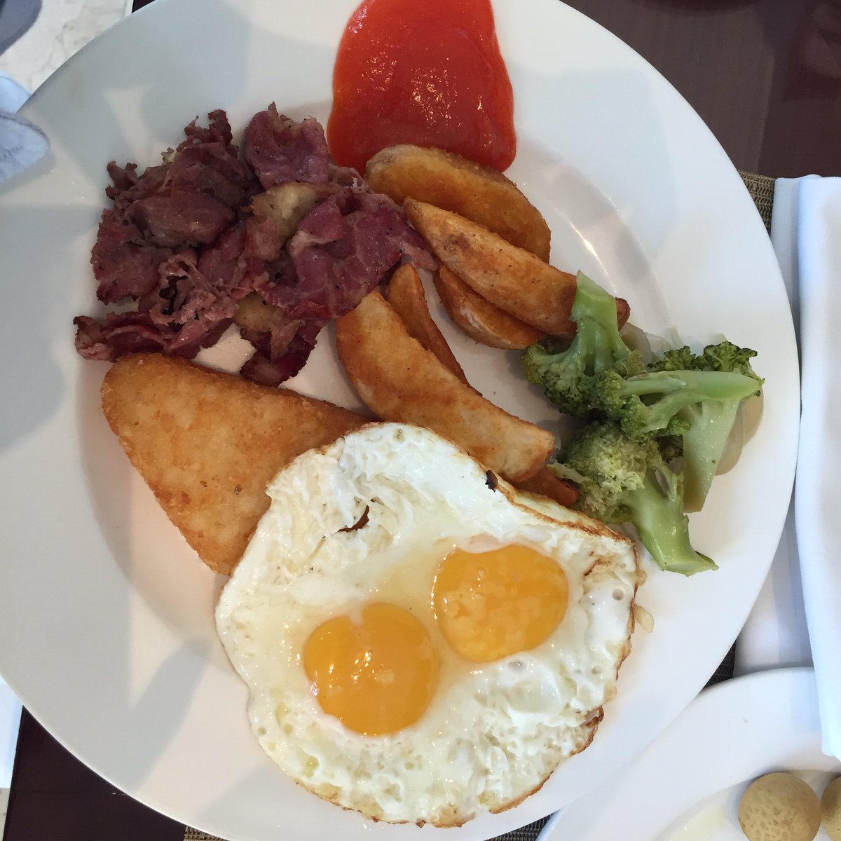 Breakfast😍 #ibsl2016 #leaderinme #proudofaxamandiri #groupJP2