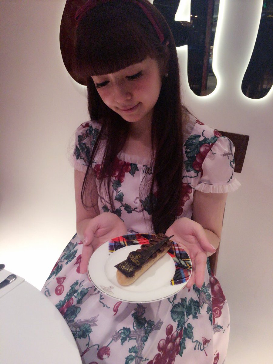 aokimisako's tweet photo. 上海にあるvivienne westwoodカフェに行ったょ❤️
可愛かったー(^ ^) https://t.co/JKWmbqN5py