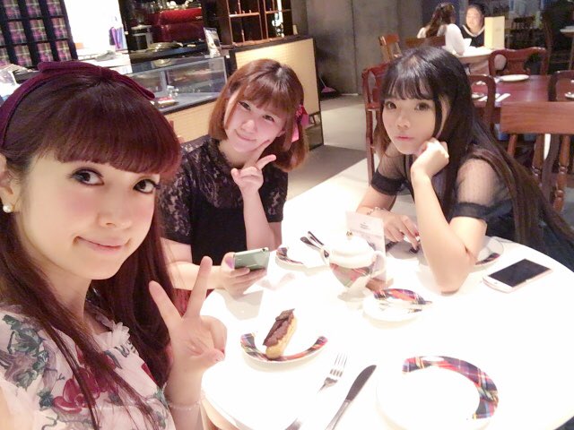aokimisako's tweet photo. 上海にあるvivienne westwoodカフェに行ったょ❤️
可愛かったー(^ ^) https://t.co/JKWmbqN5py