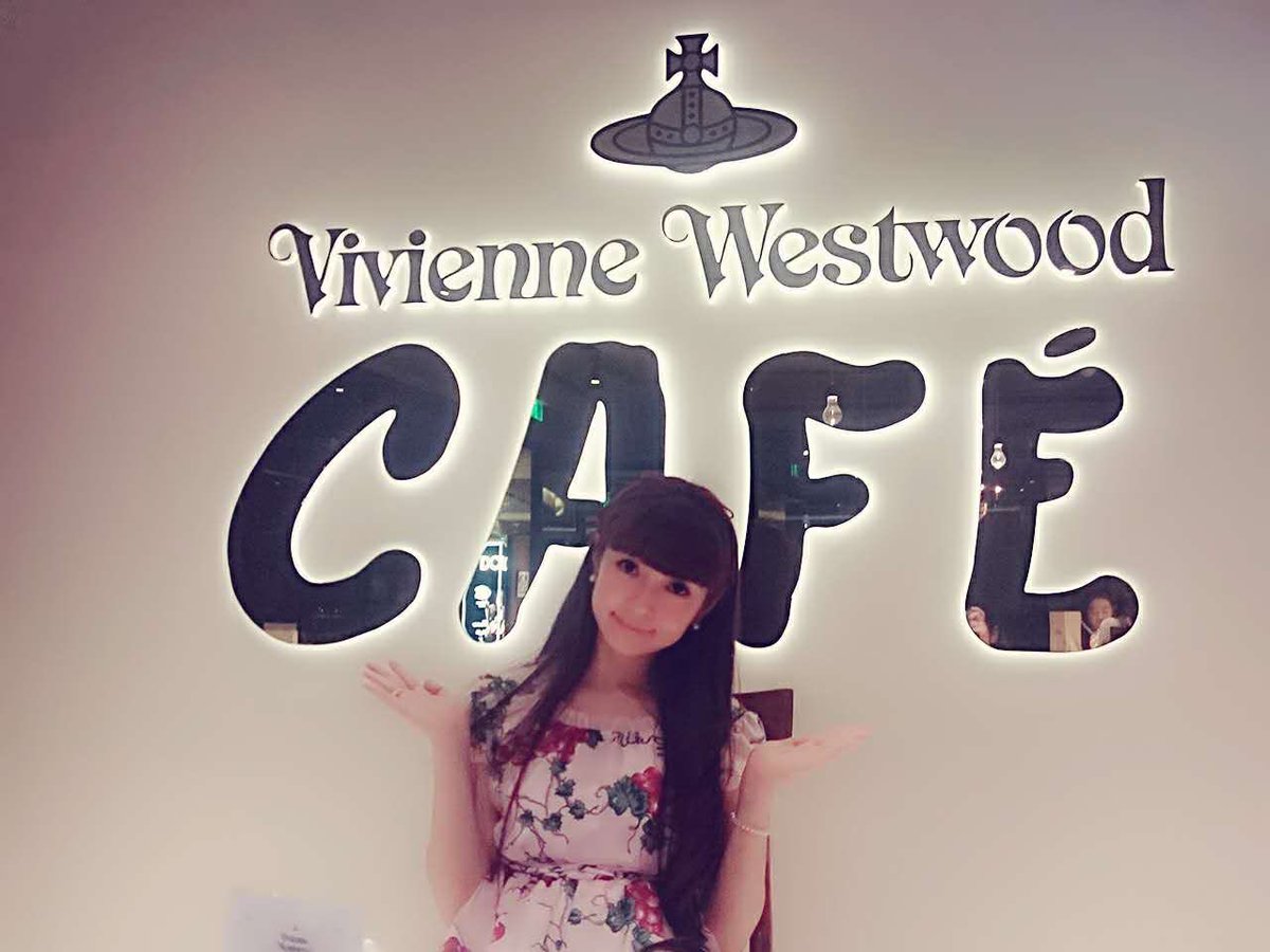 aokimisako's tweet photo. 上海にあるvivienne westwoodカフェに行ったょ❤️
可愛かったー(^ ^) https://t.co/JKWmbqN5py