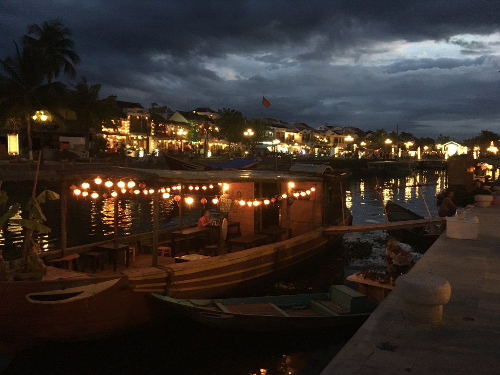 everywhereslist's tweet photo. Hello Hội An! https://t.co/aTVQ8hhaX1 https://t.co/vruzepuv6p