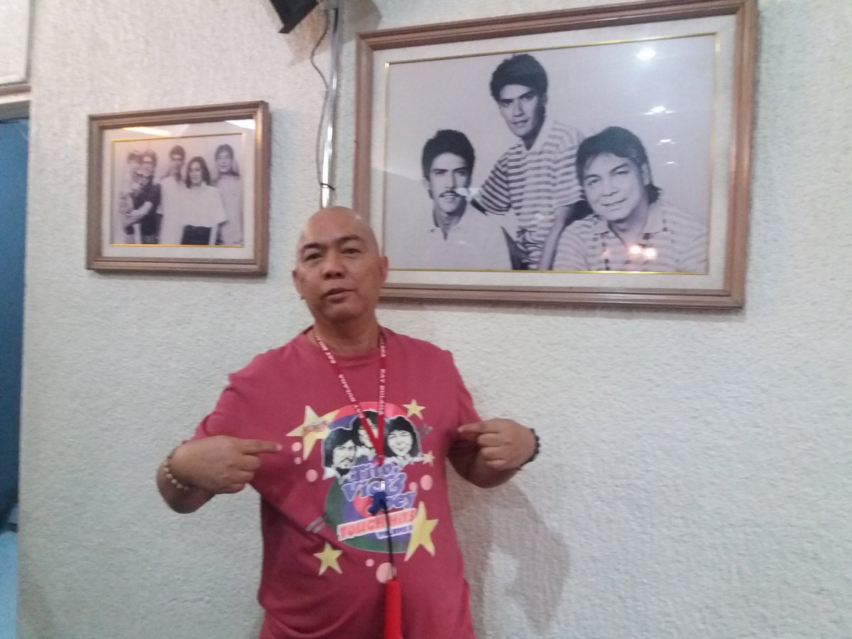 edu_plip's tweet photo. Di obvious na TVJ fan sya @TotskiLloren @_TimTimi @maichardgvs @bLuangeL24 @EatBulaga https://t.co/juor6GTkpU