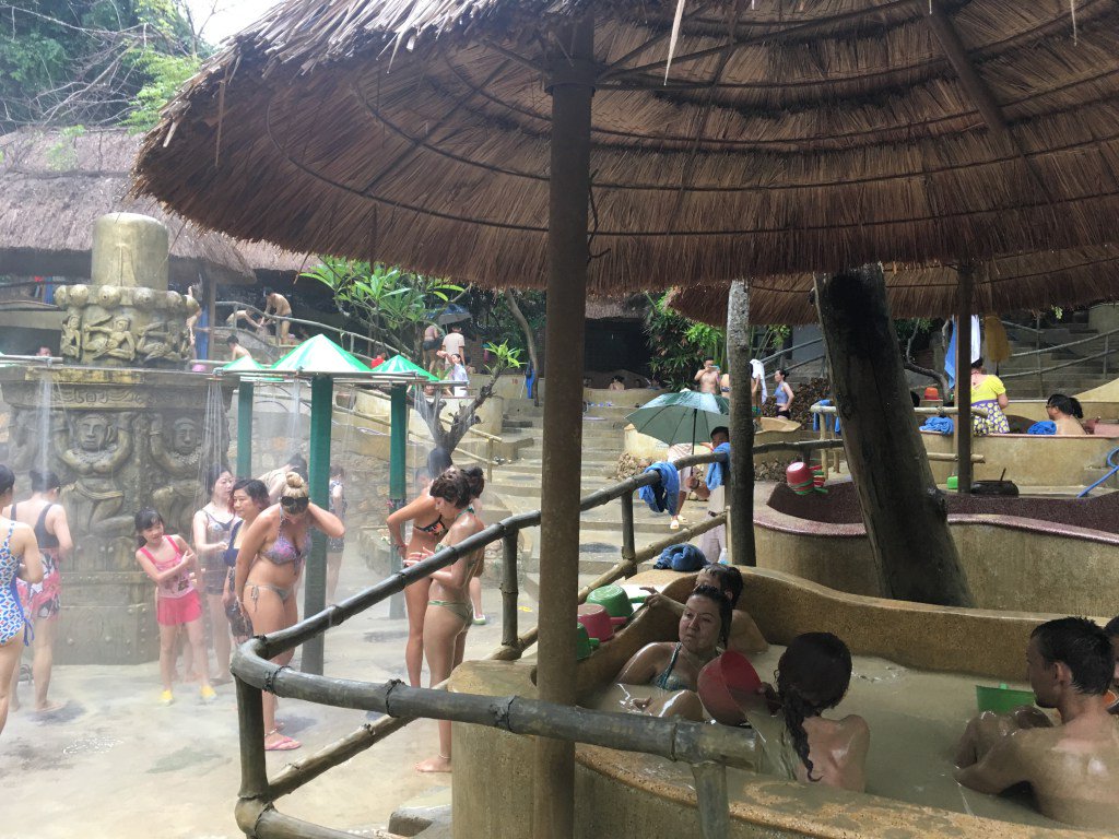 everywhereslist's tweet photo. A trip to the spa! https://t.co/wbMt01VcaI https://t.co/aZjRRWbQ29