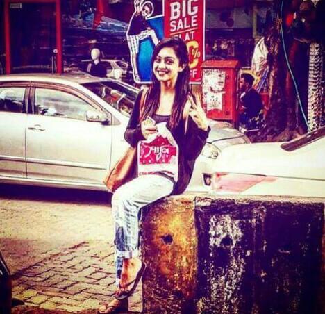 shalusirohi22's tweet photo. In severe stress of shopping say cheese. #SimplePlease #AlwaysGoodTime @abigail_pande https://t.co/BSC0ZdFOBn