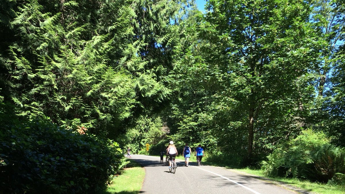 parkstacoma's tweet photo. #FiveMileDrive closed to vehicles every weekday until 10 am, weekends until 1 pm. https://t.co/tCm8q4lNwX https://t.co/4TEEGS8IT0