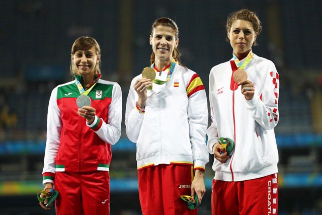 juegosolimpicos's tweet photo. ¡Grande #ESP! Aquí está la medalla de #Oro de @Ruthypeich #JuegosOlimpicos #Rio2016 ¡Felicitaciones! https://t.co/L8wX0XqwT4