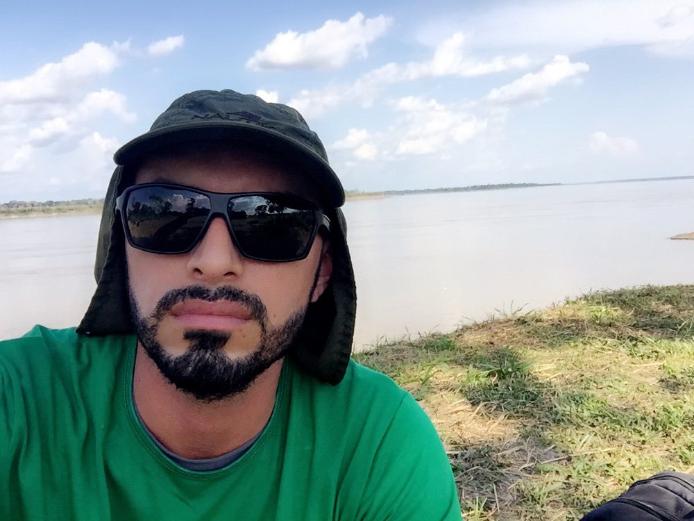 estefeson's tweet photo. Ao fundo estiagem do Alto Rio Solimões https://t.co/c7EmFlhzZj