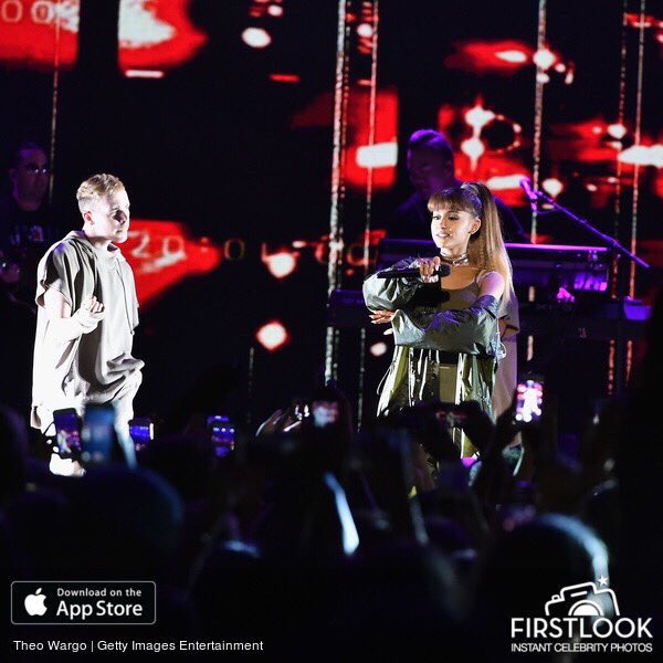 _ArianaGUpdates's tweet photo. Photos of Ariana Grande performing at the #Hot100Fest tonight in New York, USA. (August 20) https://t.co/1gUKWA5FMJ