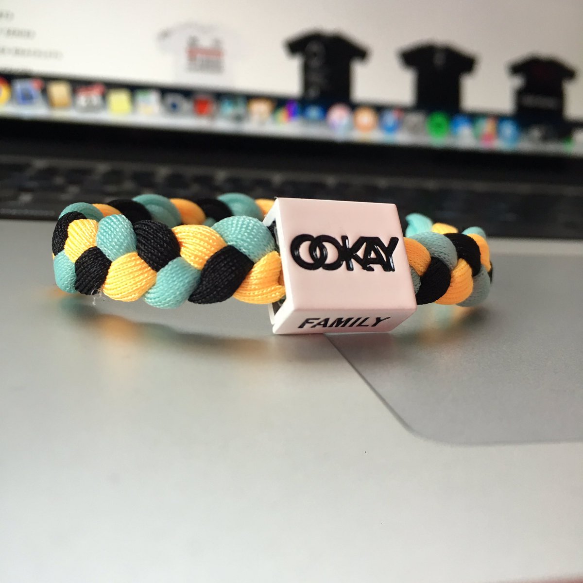ElectricFamily's tweet photo. 🚨 #GIVEAWAY 🚨

RETWEET this NOW to #win the very first @Ookayx bracelet!

Must be following @ElectricFamily to win!💫 https://t.co/LztCl48gtl