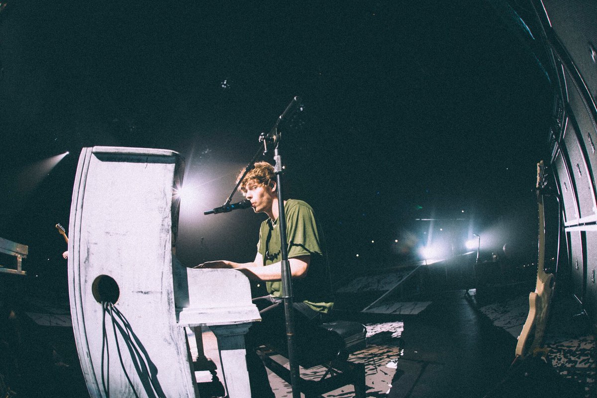 Luke5SOS's tweet photo. Kansas City thank you ! https://t.co/ogsDJ20V0P