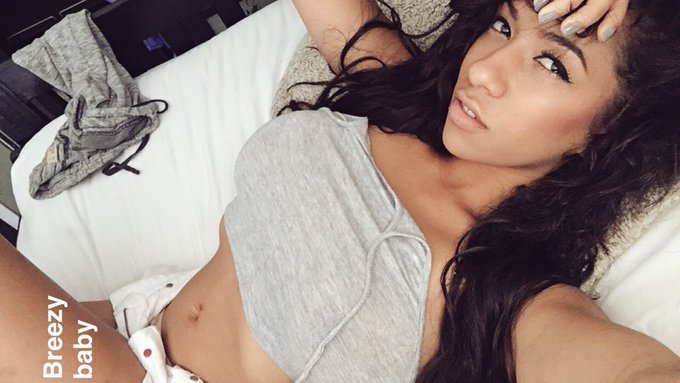 Now booking Skype and custom videos for the next 2 hours 🤘🏽💋 https://t.co/B3HEZ26EW9