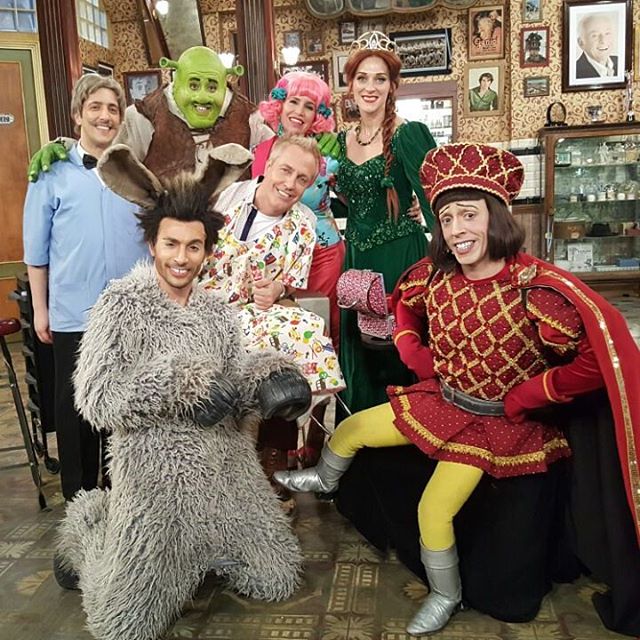 ZZNoficial's tweet photo. Antes de la Despedida de #ShrekElMusical, @PABLOSULTANI y @TaloSilveyra pasaron por #LaPeluqueria en #TelefeHD https://t.co/diYUydBWrk