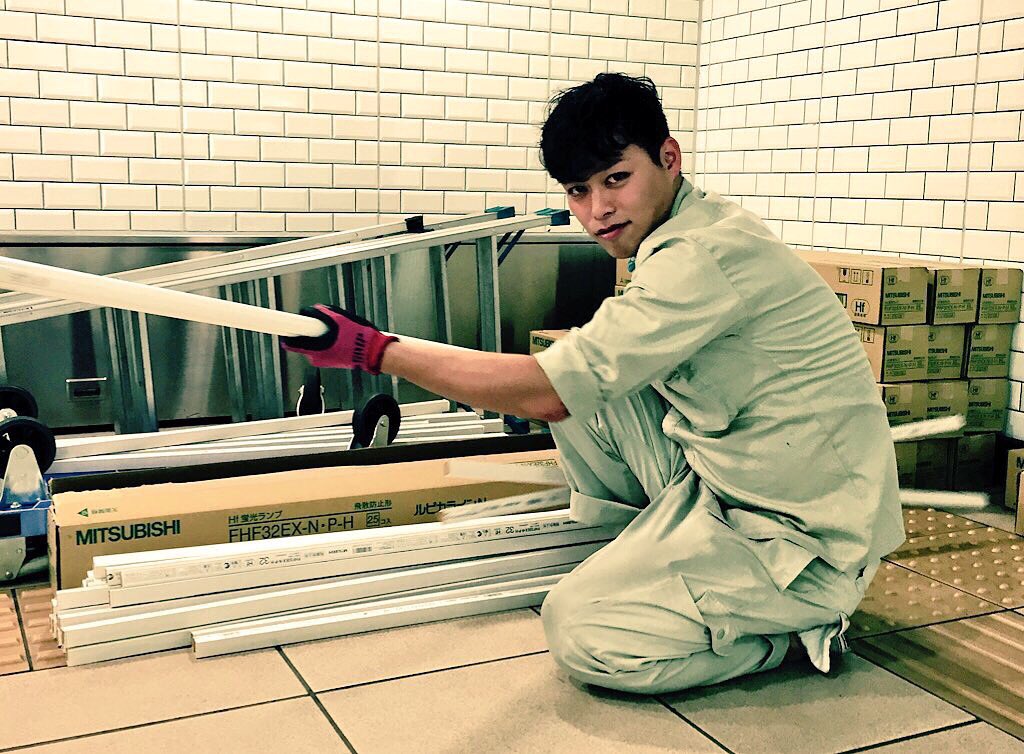 スーパーサイズ ミー 西本 على تويتر 一ヶ月前にフルフロンタル岡田をバイト先に紹介した 昨日そこの社員さんから 岡田くんってさ けっこう ポンコツ って言われた 一ヶ月でバレるか