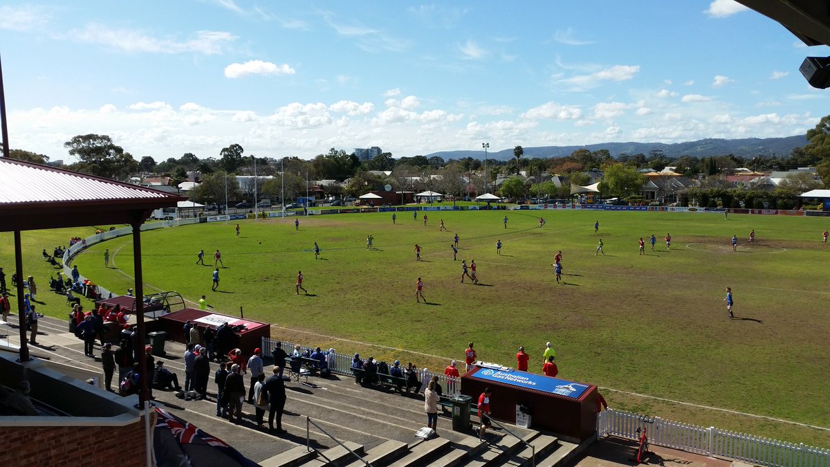 donnyc_66's tweet photo. @SturtFC setting up for a great day of SANFL action between the Double Blues and @NorthAdelaideFC #SANFL #sturtnorth https://t.co/OkYiBHIzde