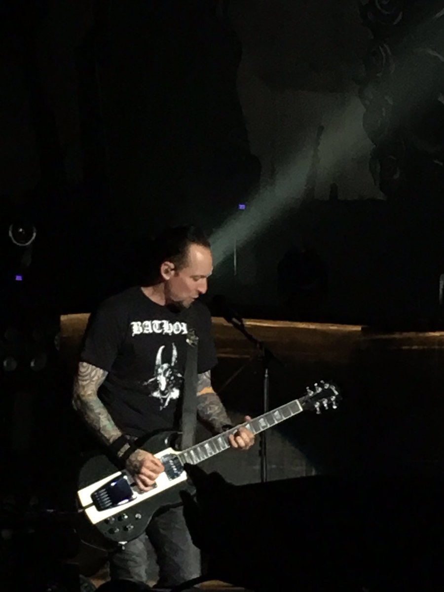 VolNazz's tweet photo. #MichaelsLight #detroitrockcity @myfunnygolden @amandapletch @voldotBEAT @volbeatlizard @Ann_aas @pazmorbid @aj__lo https://t.co/yRozla1iQg