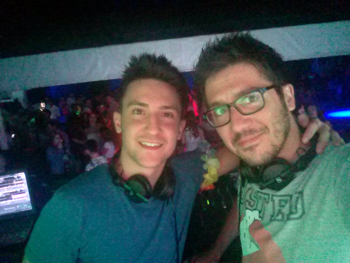 Dando de bailar en <a href="/LaLunaHotSummer/">La Luna Hot Summer</a> con mi pequeño #alexriaza #almansa #night #summer