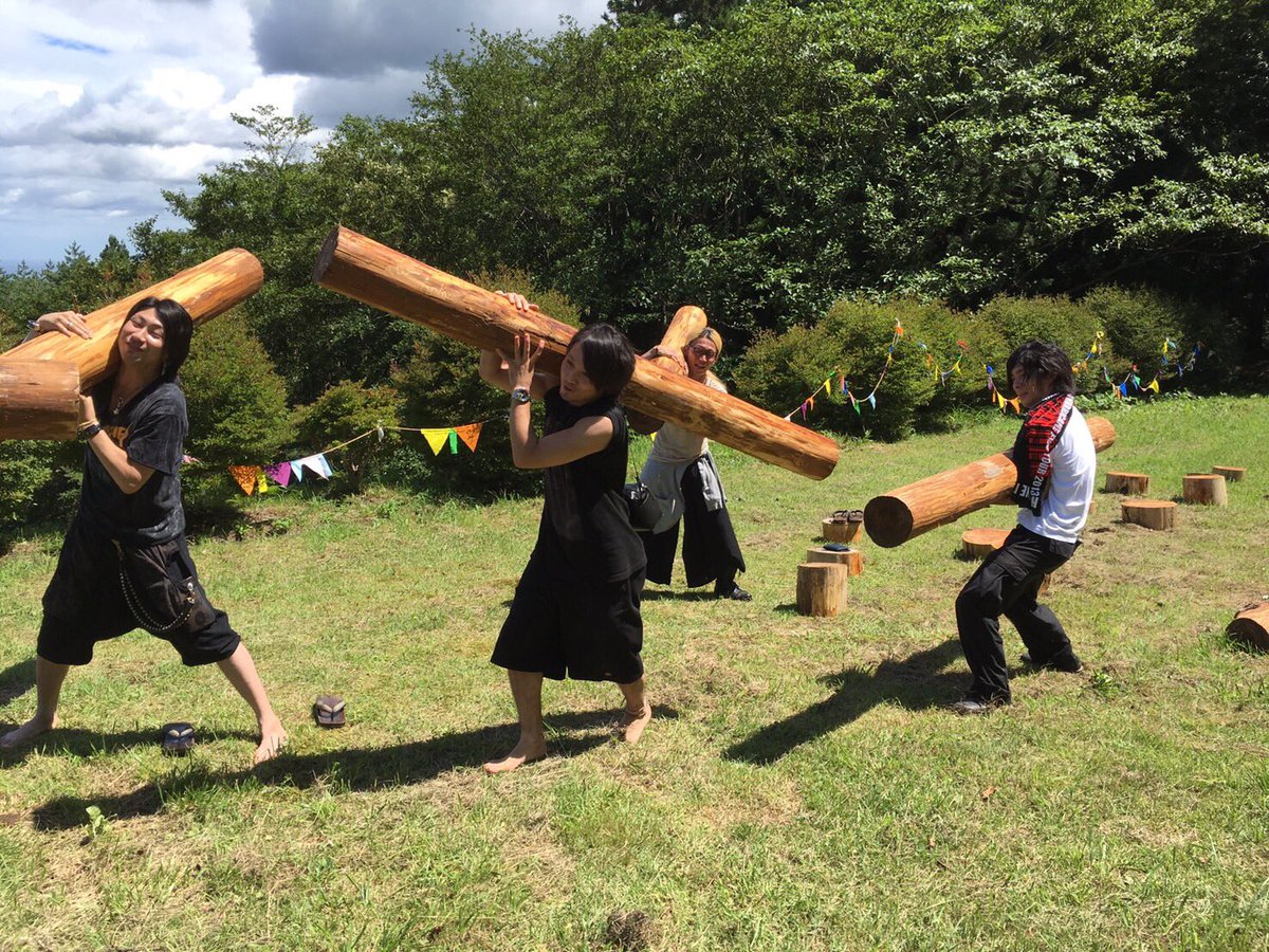 kaz_vguitar's tweet photo. 気仙沼に到着してフェス満喫中！
快晴やで！
人生初、丸太で遊びました（笑）以外と思いのな・・・

サメロック最高です！

#Vorchaos #SAMEROCK https://t.co/w7ruvUuJzf