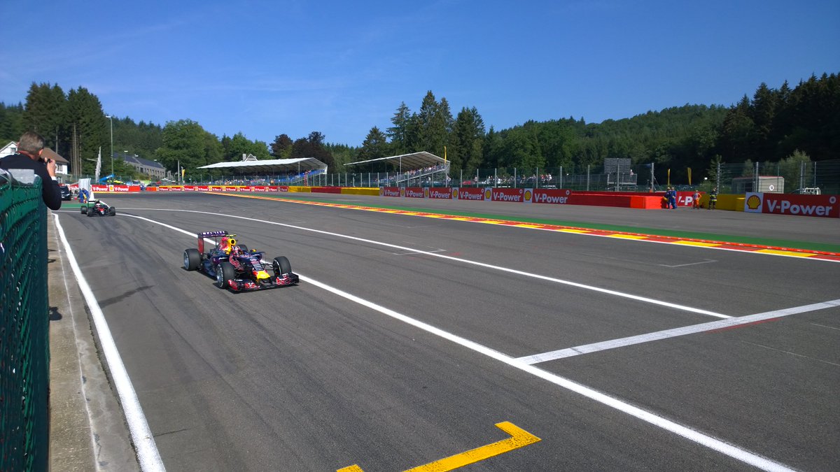 AlessandroSala1's tweet photo. #newsf1 #Spa2015 Memories...@Graftechweb @marcoasfalto @JVilladelpratF1 @RaulMolinaRecio @atodaf1 @F1Rai https://t.co/uxKVbcD1gF
