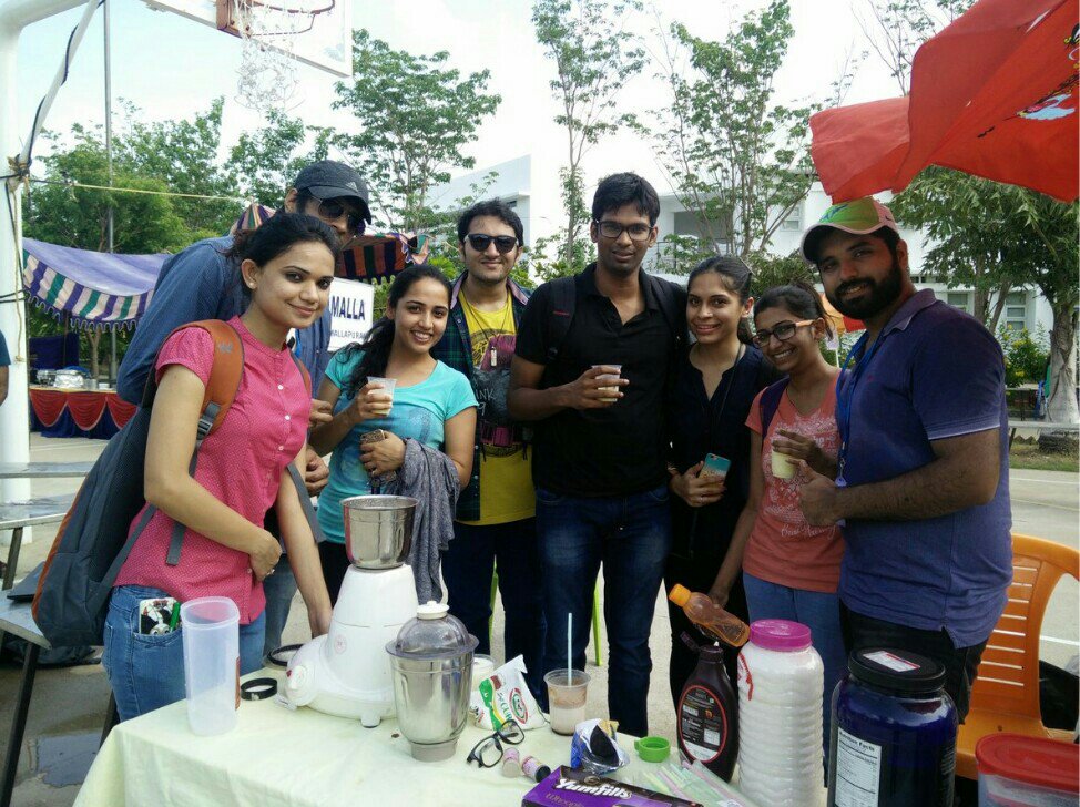 manmohan88888's tweet photo. #stallnumber24 #greatlakes_mba lechaskaaa super amazing pineapple lassi ... Trending now https://t.co/Nf2tp8SAzZ
