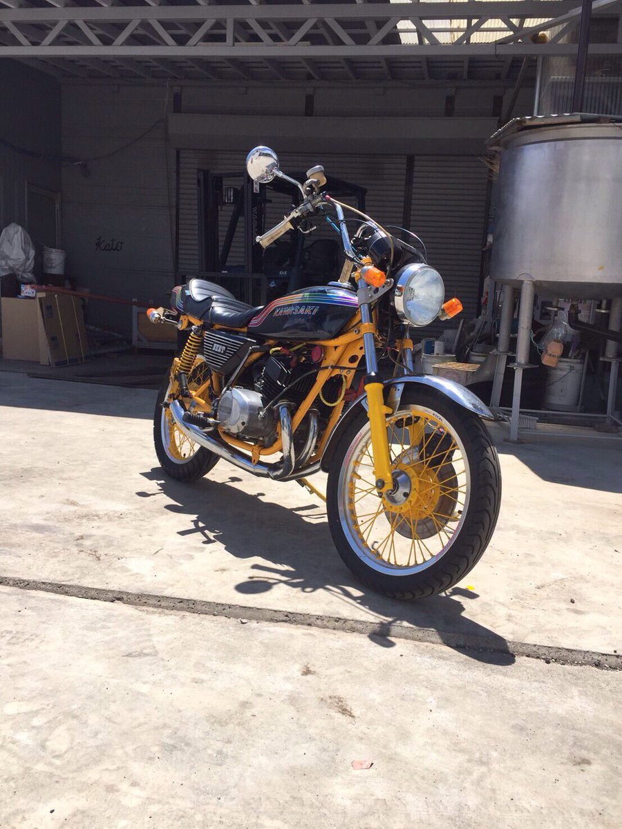 CBx400F0308's tweet photo. #KH250売ります！
#旧車
値段わ65です！
値下げ考えてます調子わいいです！
不具合これといったところありません！
売りのみです！ https://t.co/4SVCYlBr6T