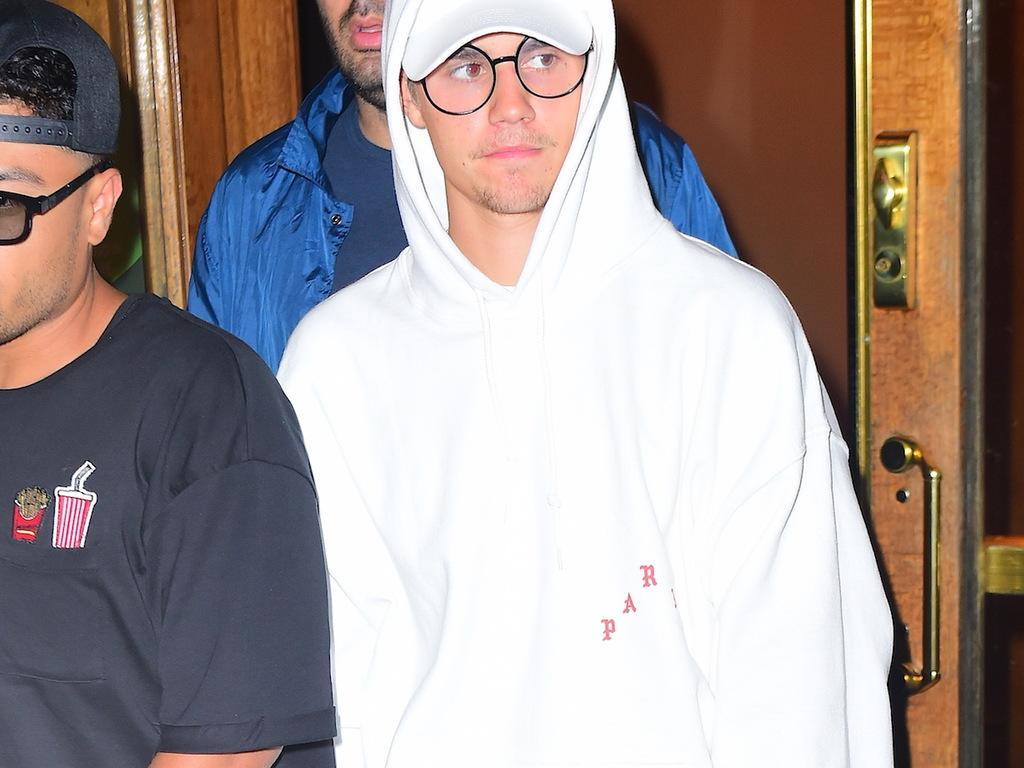 biing_c's tweet photo. Stop au Bieberkini !

#inventeUnMotEnKini https://t.co/dlX0HG1Sa0
