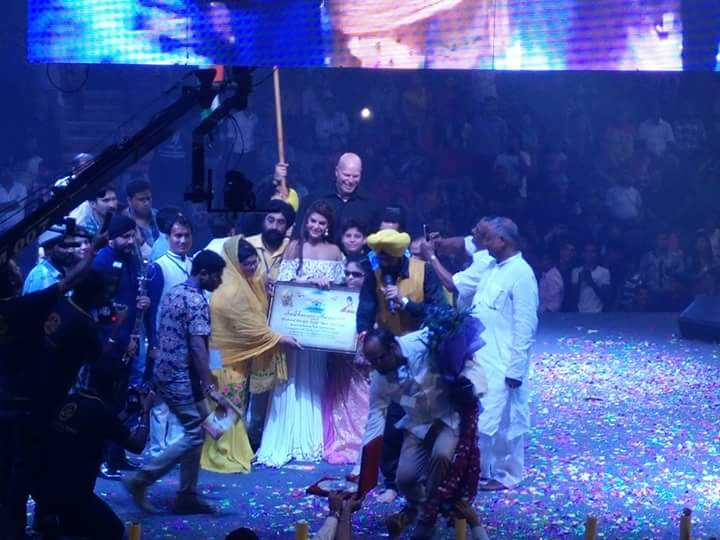 BuzzingTracks's tweet image. #Buzzingfresh  @iTIGERSHROFF, @Asli_Jacqueline, @remodsouza &amp;amp; #NathanJones at #SadbhawnaDiwas event in #Delhi