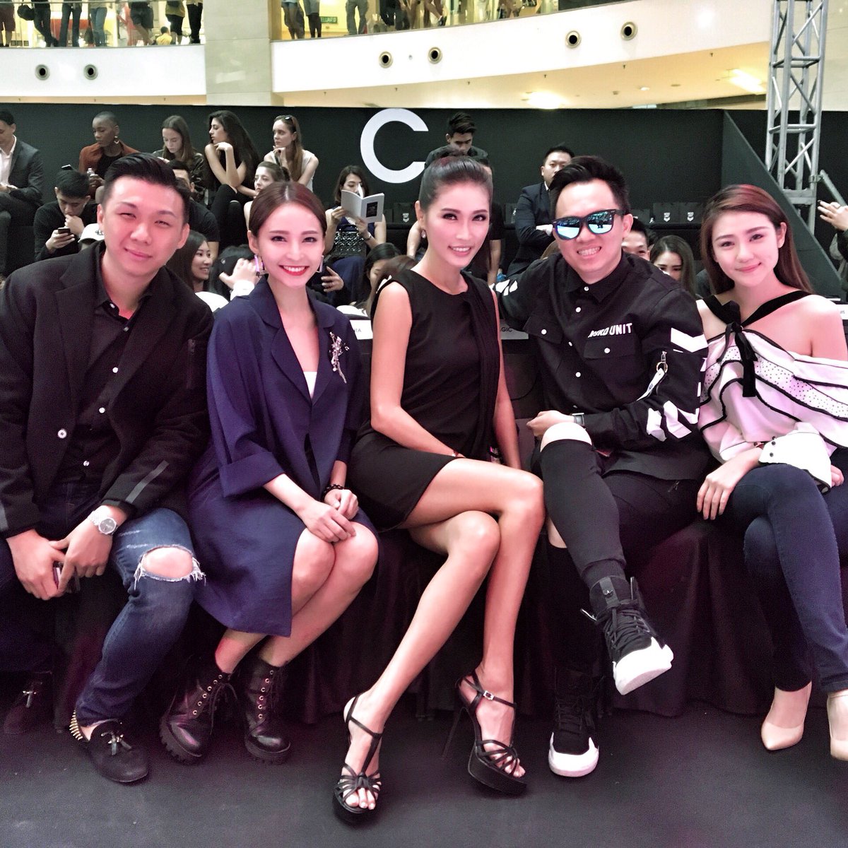 amberchia's tweet photo. Happy Sunday! ❤️ 

#veclassic 
#klfwrtw2016 
#nerdunit @Nerdunit 
@amberc_academy https://t.co/CI5pUmb7gh