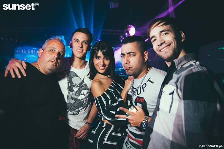 CesarMunozOk's tweet photo. noches de @sunsetpilar con @ContratarGhOk  @PortilloMatias @aineTHEVENON @PatosillsdeGh @GabrielDiTocco @aleolmo https://t.co/QF3HnVzDqT