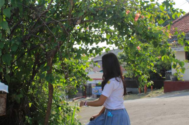 Msih dsini ko,nungguin lo yg gprnh sadar klo gue syg lo!