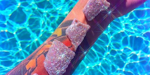 ELLEUK's tweet image. If you're not into crystal healing yet, you probably will be after reading this buff.ly/2b5ATvu