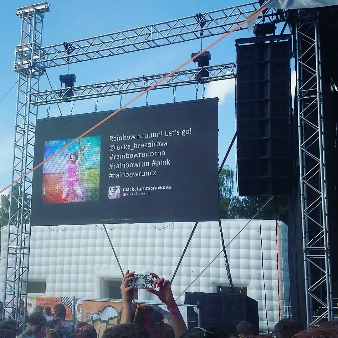 marketamor's tweet photo. #famous 😄😂✌👍
#rainbowrunbrno #rainbowruncz #rainbowrun https://t.co/DXTqn67Tig