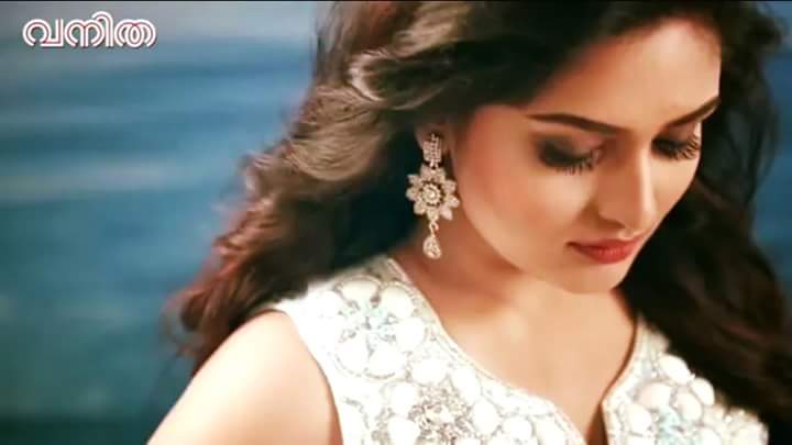 #Vanitha #Photoshoot VANITHA✨ 
#behindthescenes #bridelook #masterphotographer #sreekanthkalarickal #vanithashoot